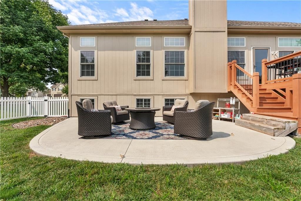317 SW Bridlewood Court — photo 37