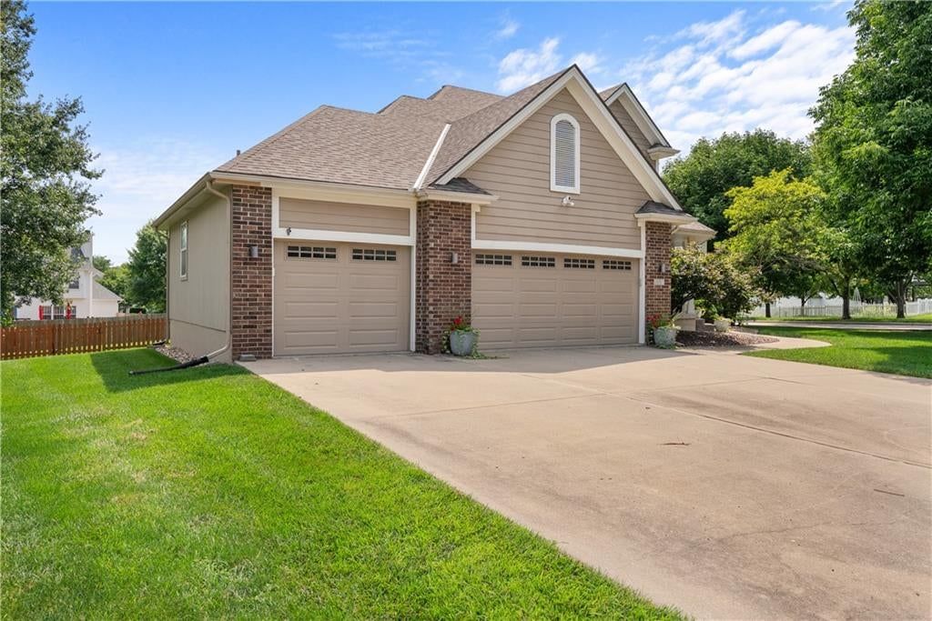 317 SW Bridlewood Court — photo 42