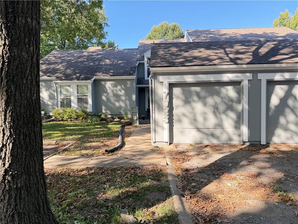 7923 Colony Lane, Lenexa, KS 66215