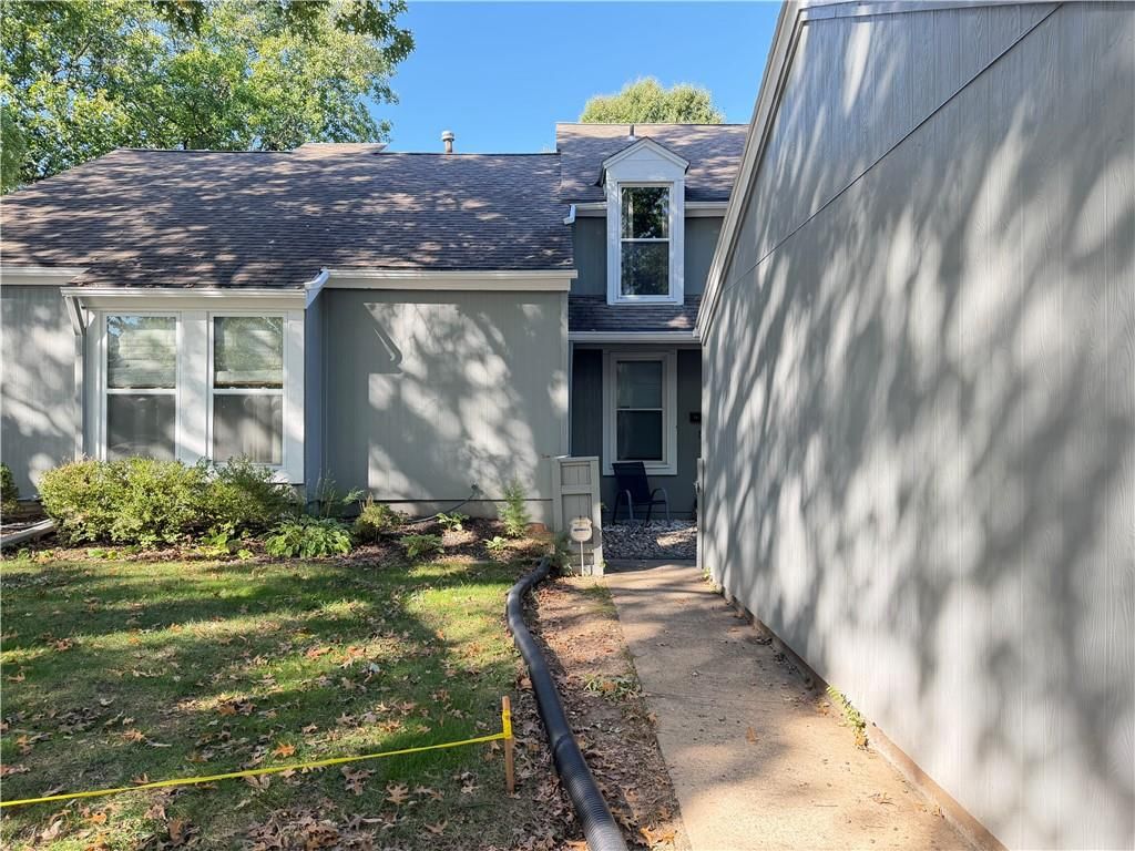 7923 Colony Lane, Lenexa, KS: listing photo 3