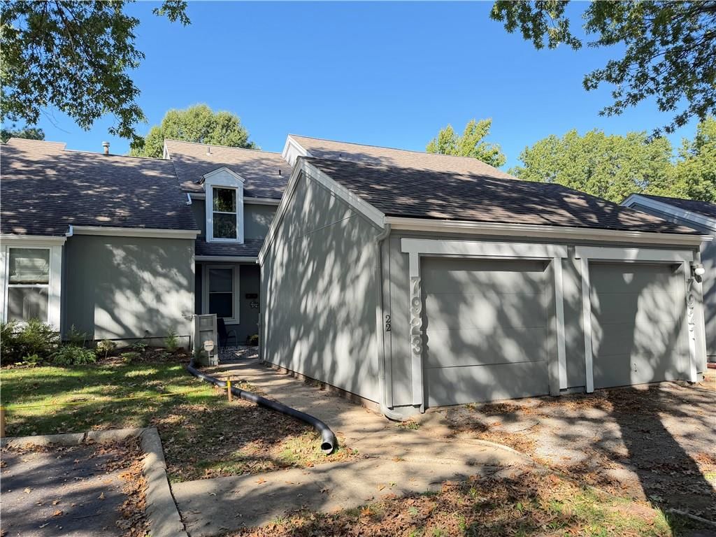 7923 Colony Lane, Lenexa, KS: listing photo 2