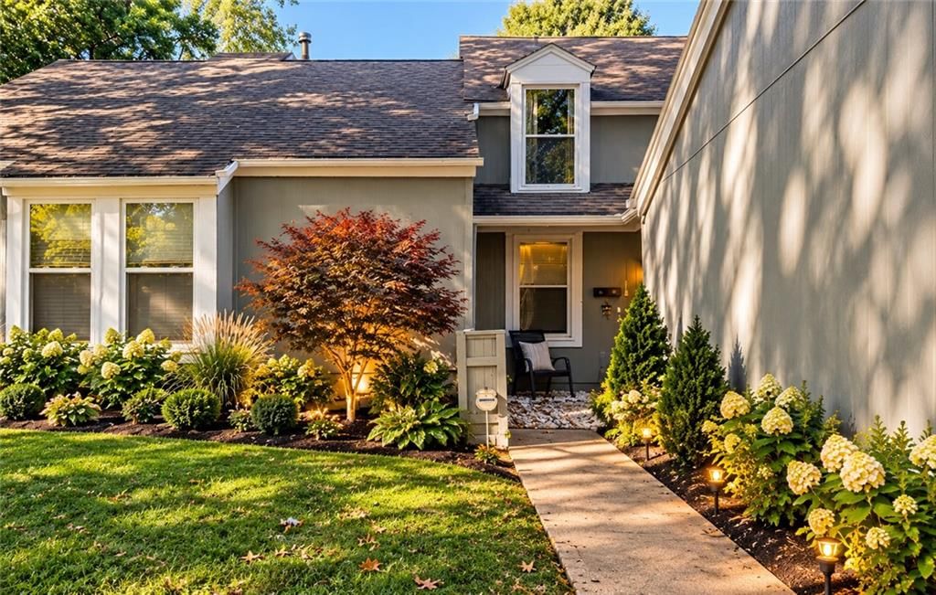 7923 Colony Lane, Lenexa, KS: listing photo 2