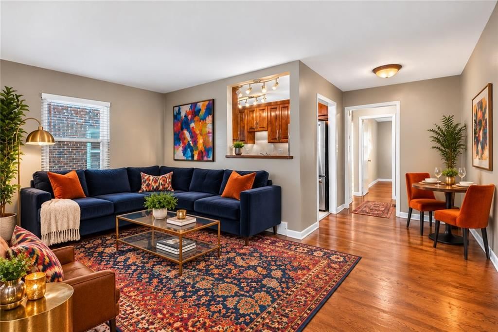 4308 Oak Street, Kansas City, MO