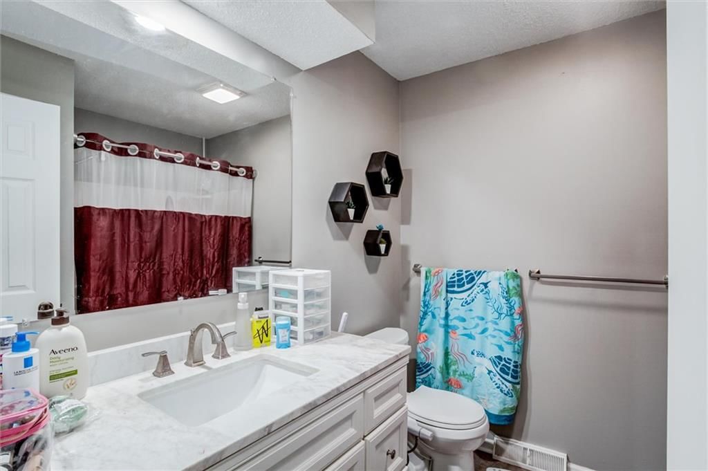 Photo 12 of 31 - 37 Cherry Street, Liberty, MO 64068