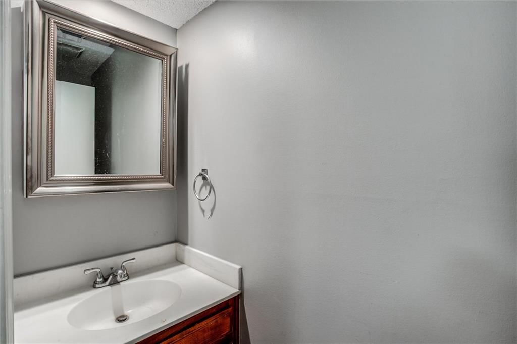 Photo 20 of 31 - 37 Cherry Street, Liberty, MO 64068