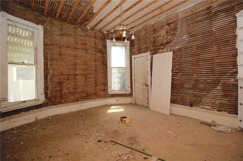 204 S Elm Street — photo 9