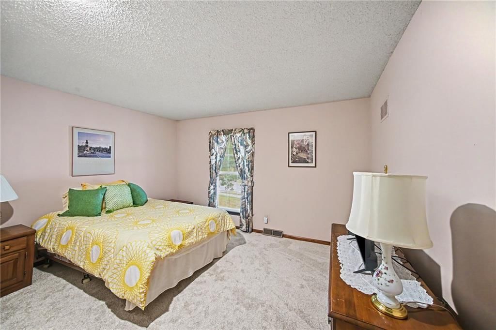 Photo 20 of 32 - 7213 N Bellefontaine Avenue, Gladstone, MO 64119