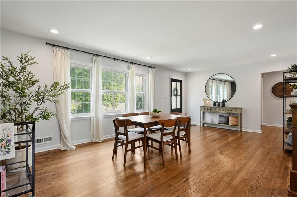 10004 Holly Street — photo 9