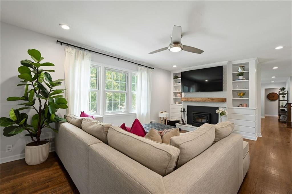 10004 Holly Street — photo 10