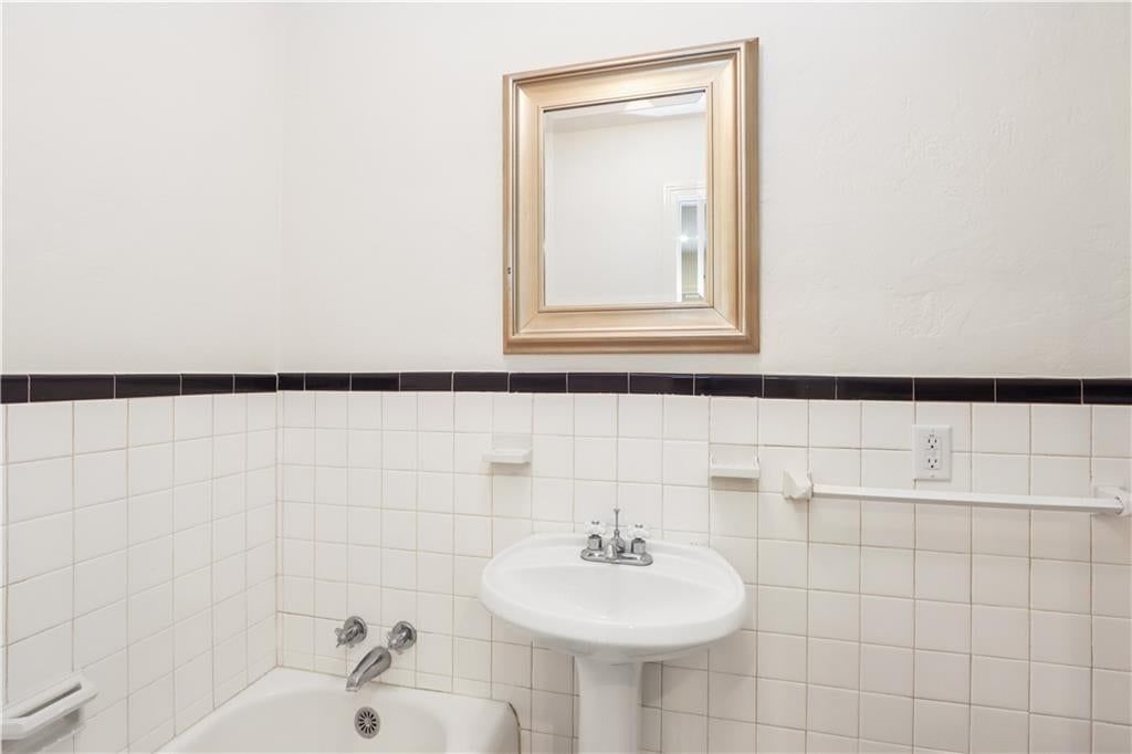 1235 W Gregory Boulevard — photo 14