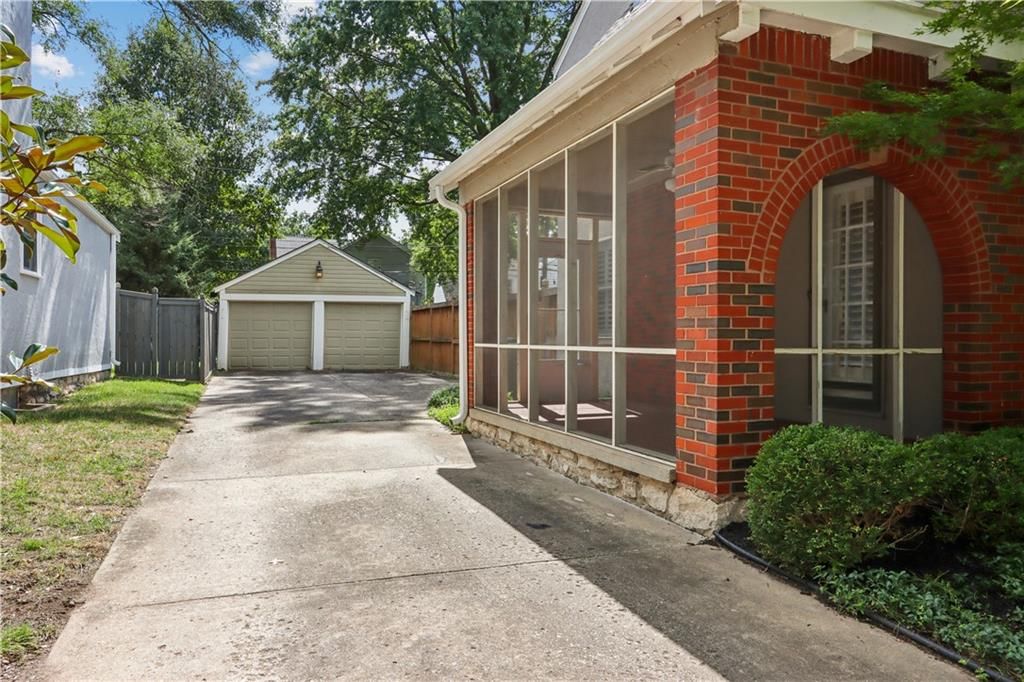 1235 W Gregory Boulevard — photo 19