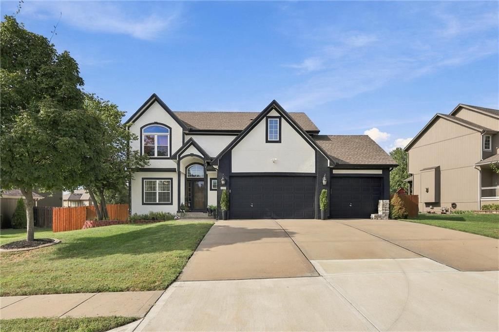 110 S Eastglen Drive, Raymore, MO
