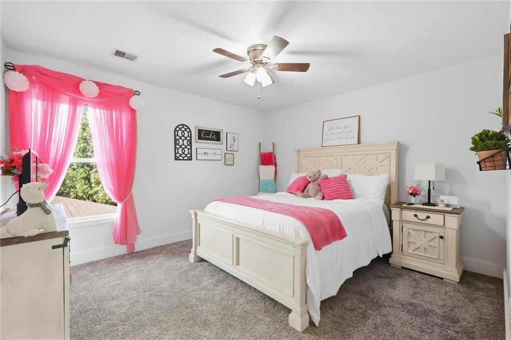 Photo 15 of 31 - 110 S Eastglen Drive, Raymore, MO 64083