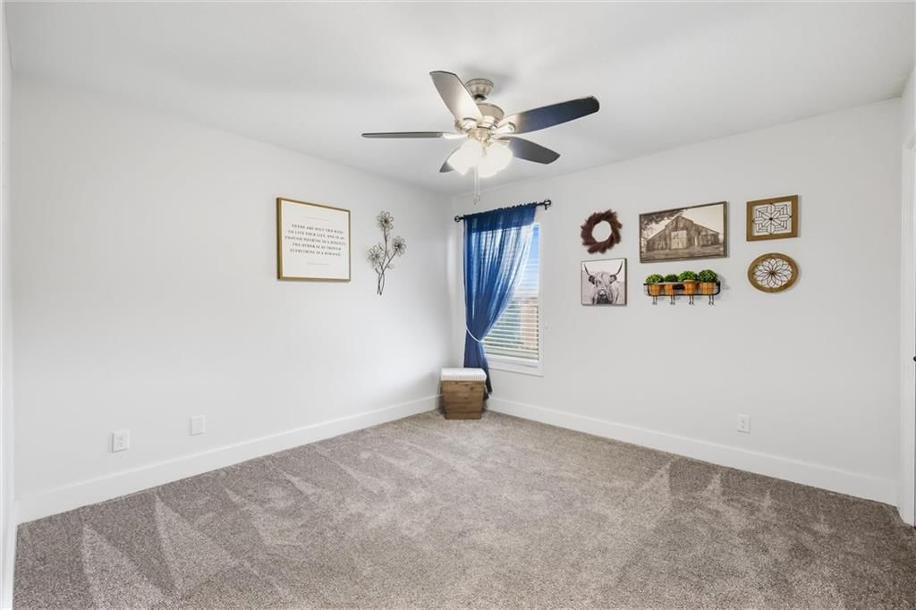 Photo 17 of 31 - 110 S Eastglen Drive, Raymore, MO 64083