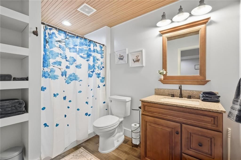 Photo 23 of 31 - 110 S Eastglen Drive, Raymore, MO 64083
