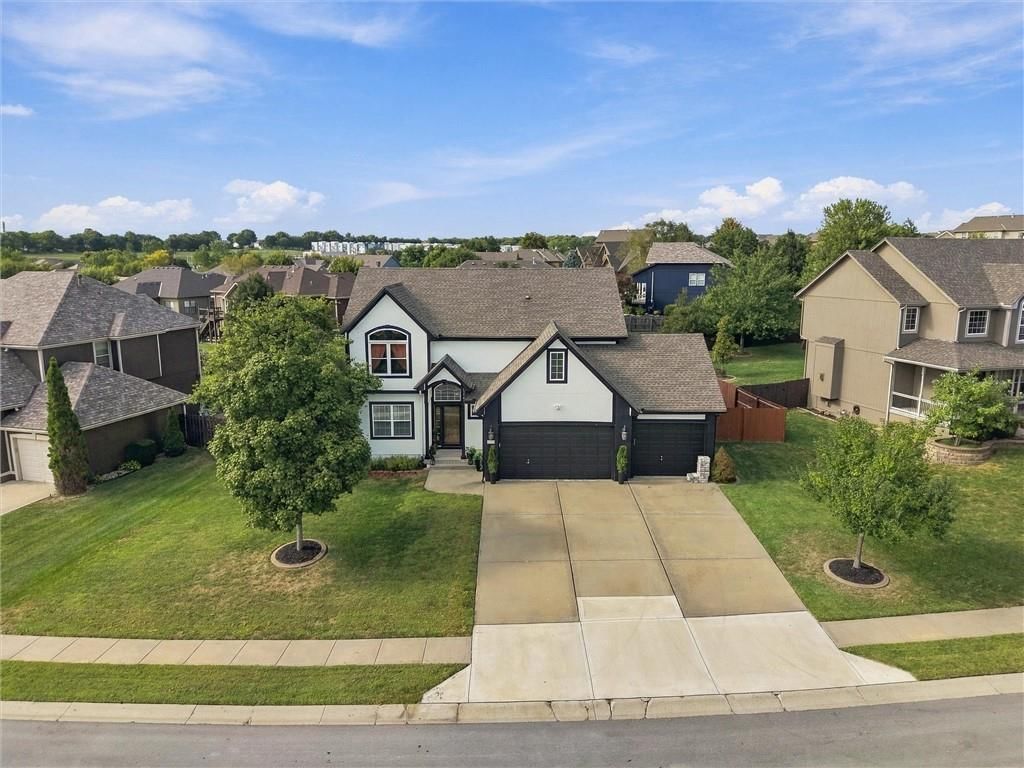 Photo 29 of 31 - 110 S Eastglen Drive, Raymore, MO 64083