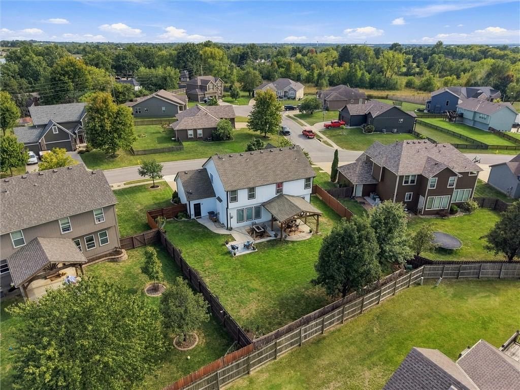 Photo 31 of 31 - 110 S Eastglen Drive, Raymore, MO 64083