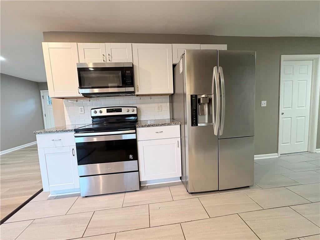 Double oven at 6110 E 148TH Terrace, Grandview, MO 64030
