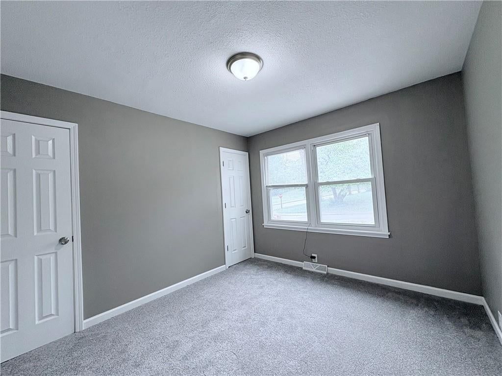 Photo 9 of 20 - 6110 E 148TH Terrace, Grandview, MO 64030