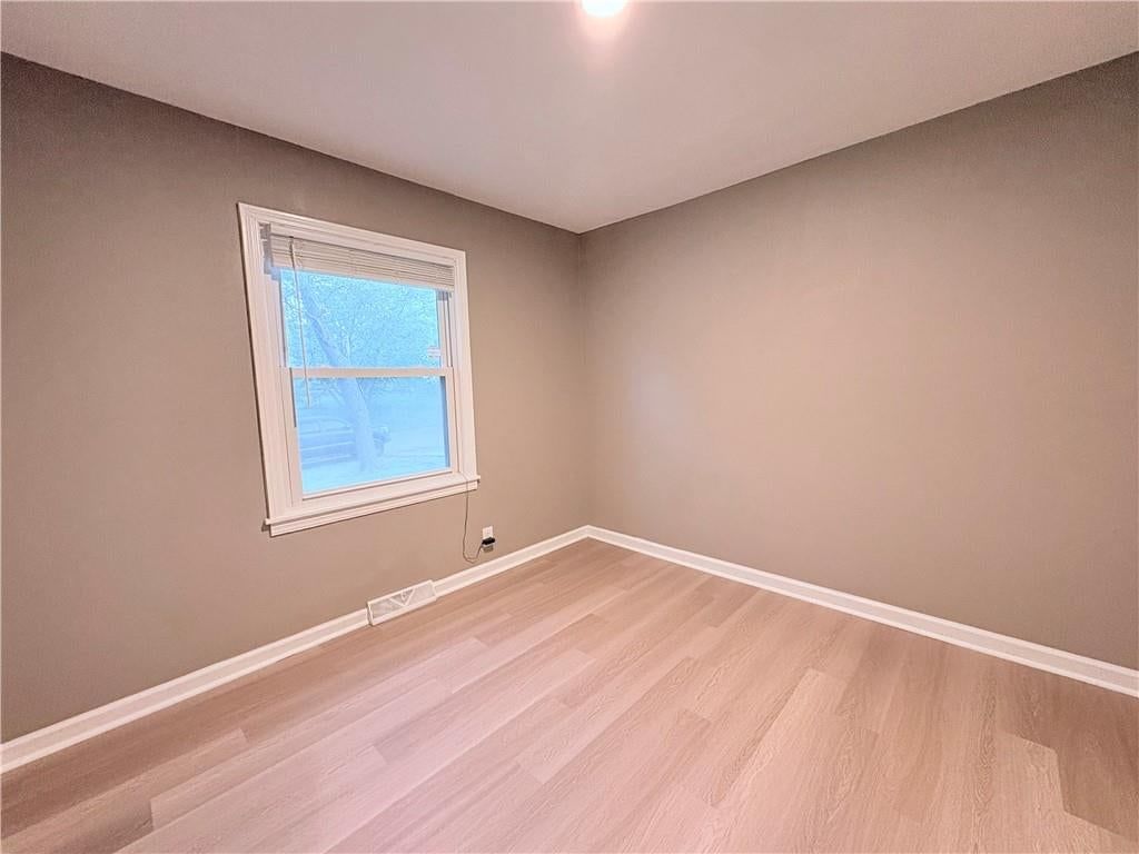 Photo 11 of 20 - 6110 E 148TH Terrace, Grandview, MO 64030