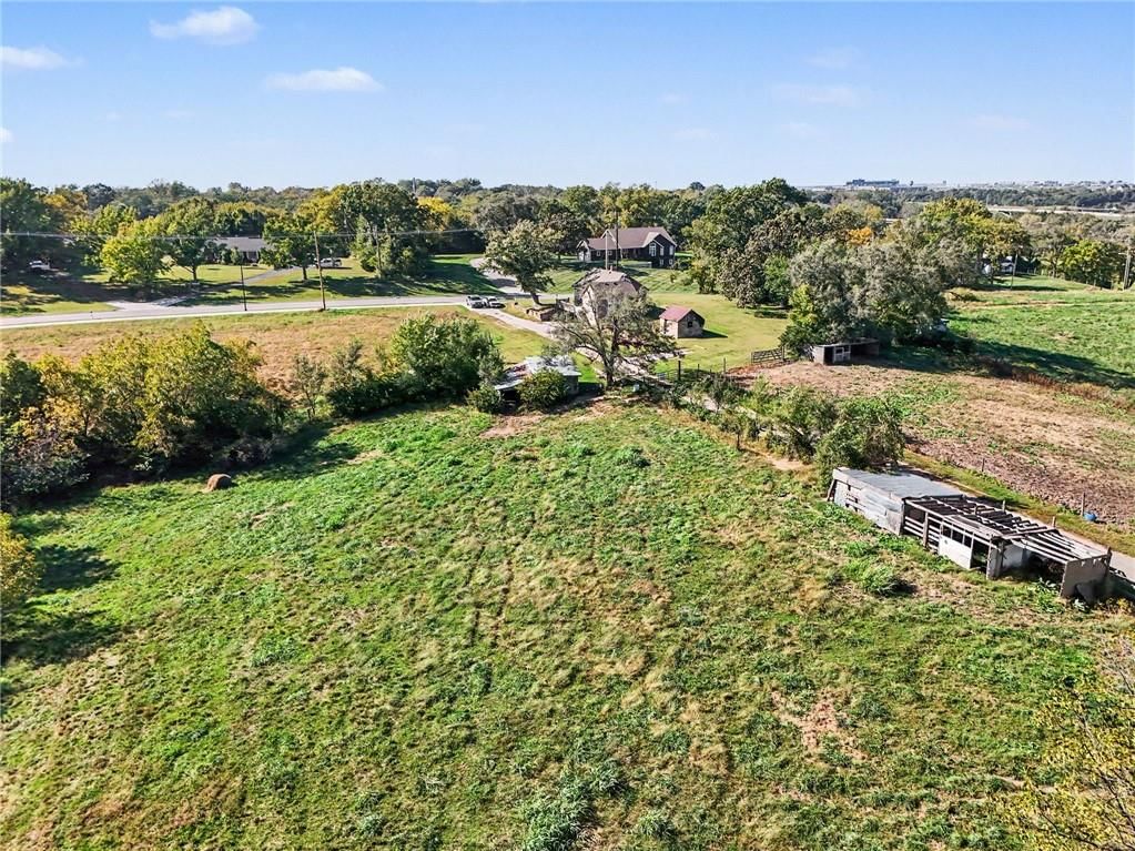 Photo 34 of 73 - 15 S 98th Street, Edwardsville, KS 66111