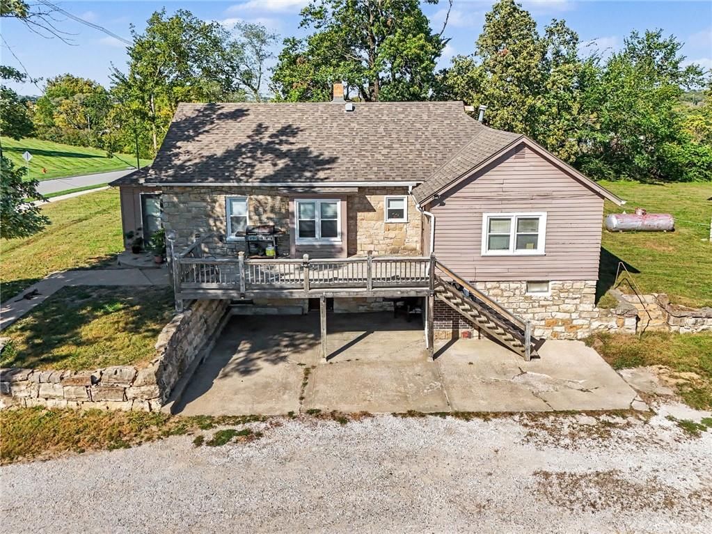 15 S 98th Street, Edwardsville, KS: listing photo 2
