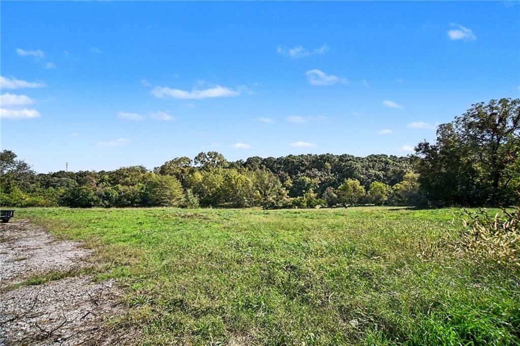 Photo 45 of 73 - 15 S 98th Street, Edwardsville, KS 66111