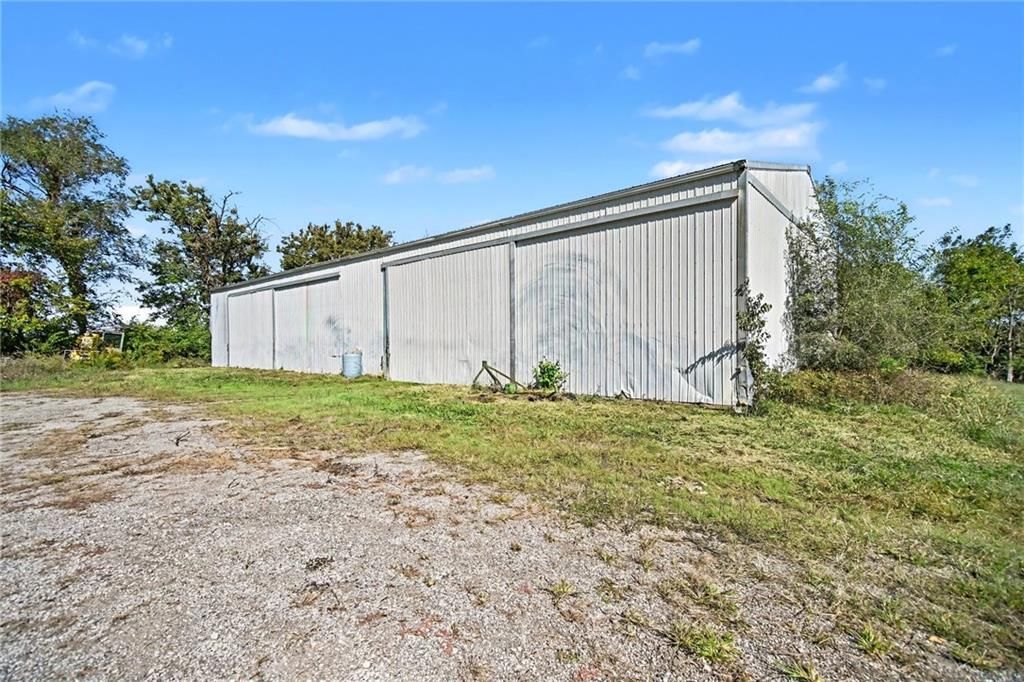Photo 38 of 73 - 15 S 98th Street, Edwardsville, KS 66111