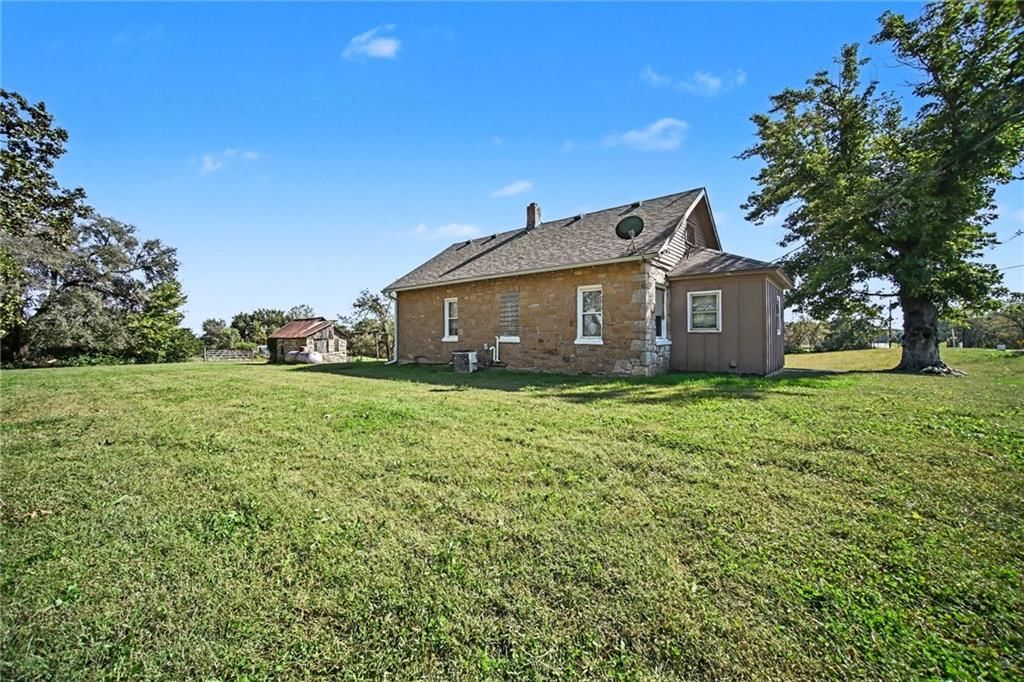 Photo 24 of 73 - 15 S 98th Street, Edwardsville, KS 66111