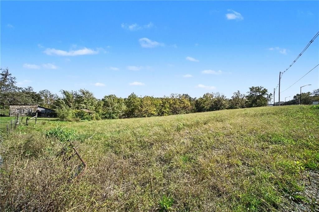 Photo 32 of 73 - 15 S 98th Street, Edwardsville, KS 66111