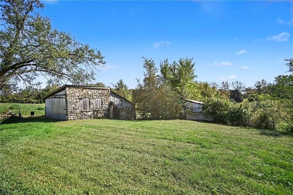 Photo 31 of 73 - 15 S 98th Street, Edwardsville, KS 66111