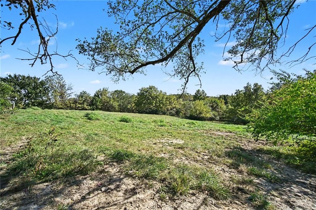 Photo 44 of 73 - 15 S 98th Street, Edwardsville, KS 66111