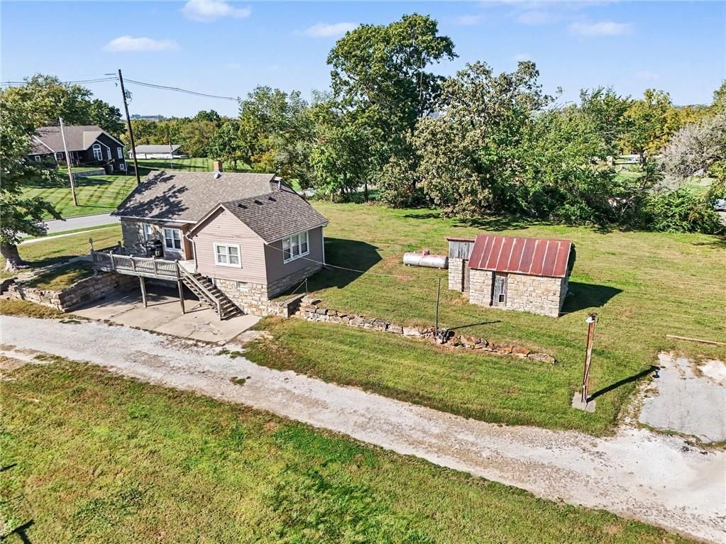 Photo 30 of 73 - 15 S 98th Street, Edwardsville, KS 66111