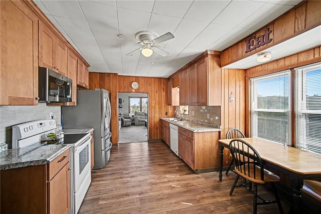 Photo 14 of 73 - 15 S 98th Street, Edwardsville, KS 66111