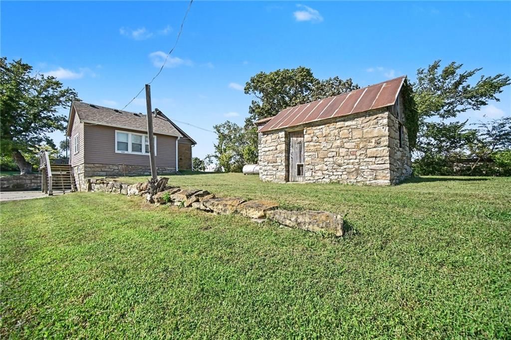 Photo 27 of 73 - 15 S 98th Street, Edwardsville, KS 66111