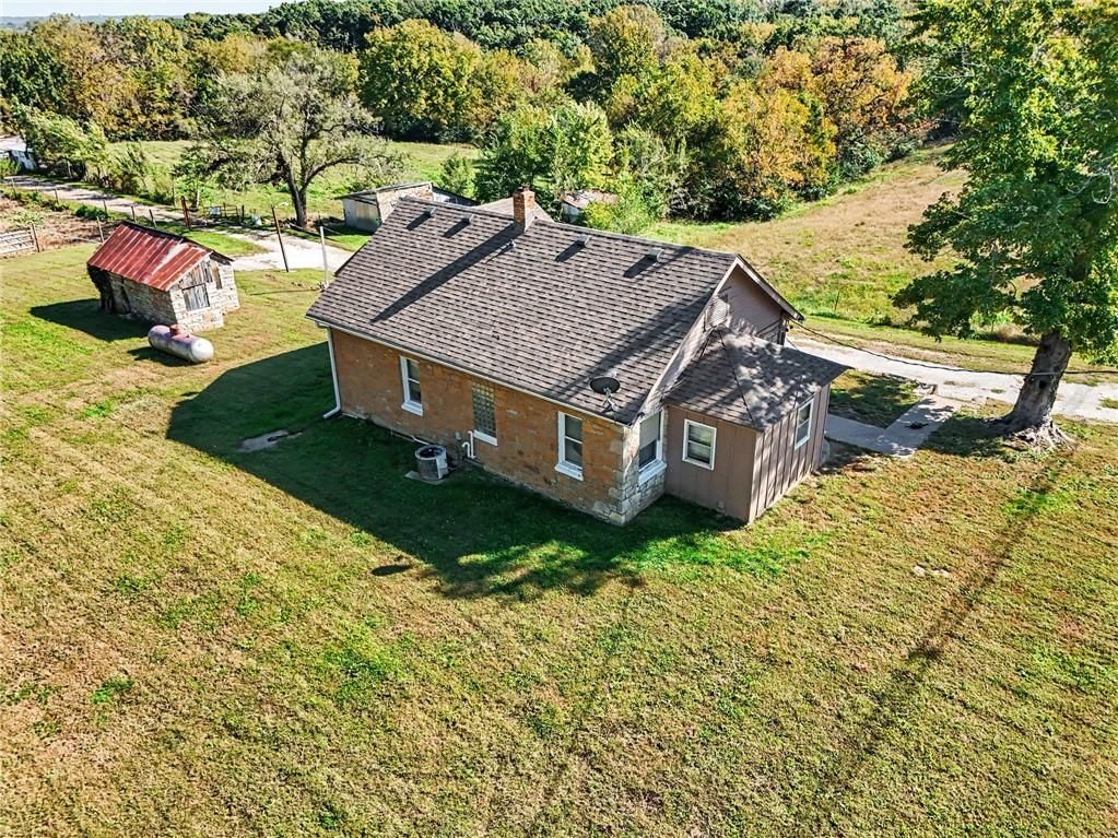 Photo 25 of 73 - 15 S 98th Street, Edwardsville, KS 66111