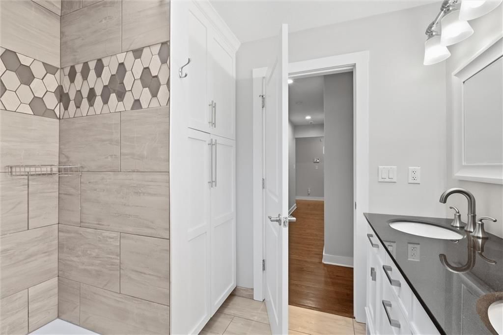 4431 N Grand Avenue — photo 28
