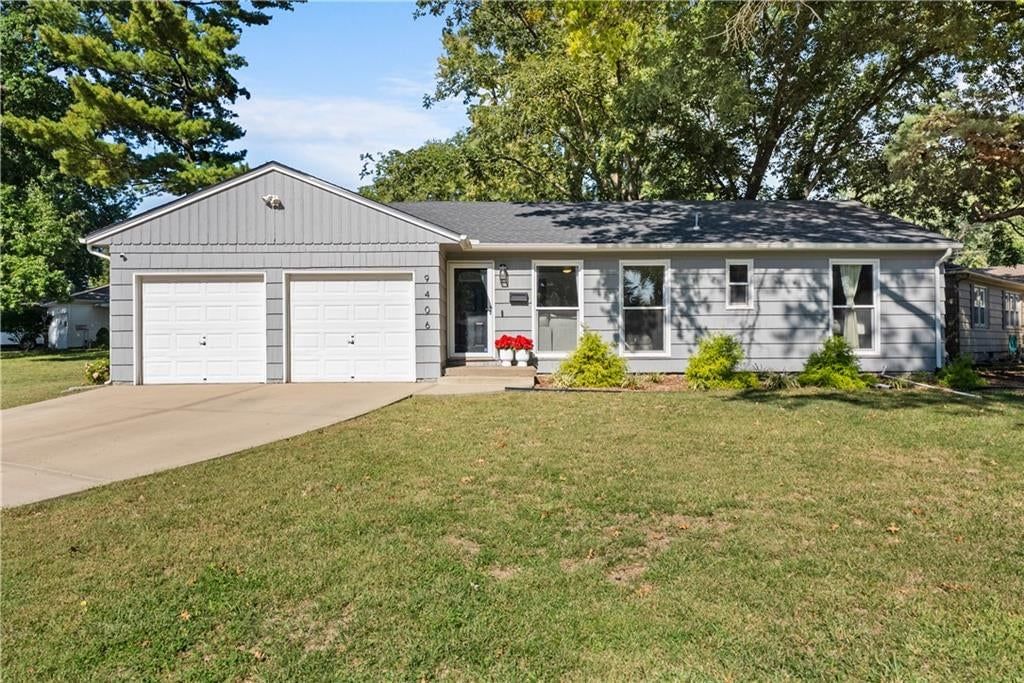 9406 Gillette Street, Lenexa, KS