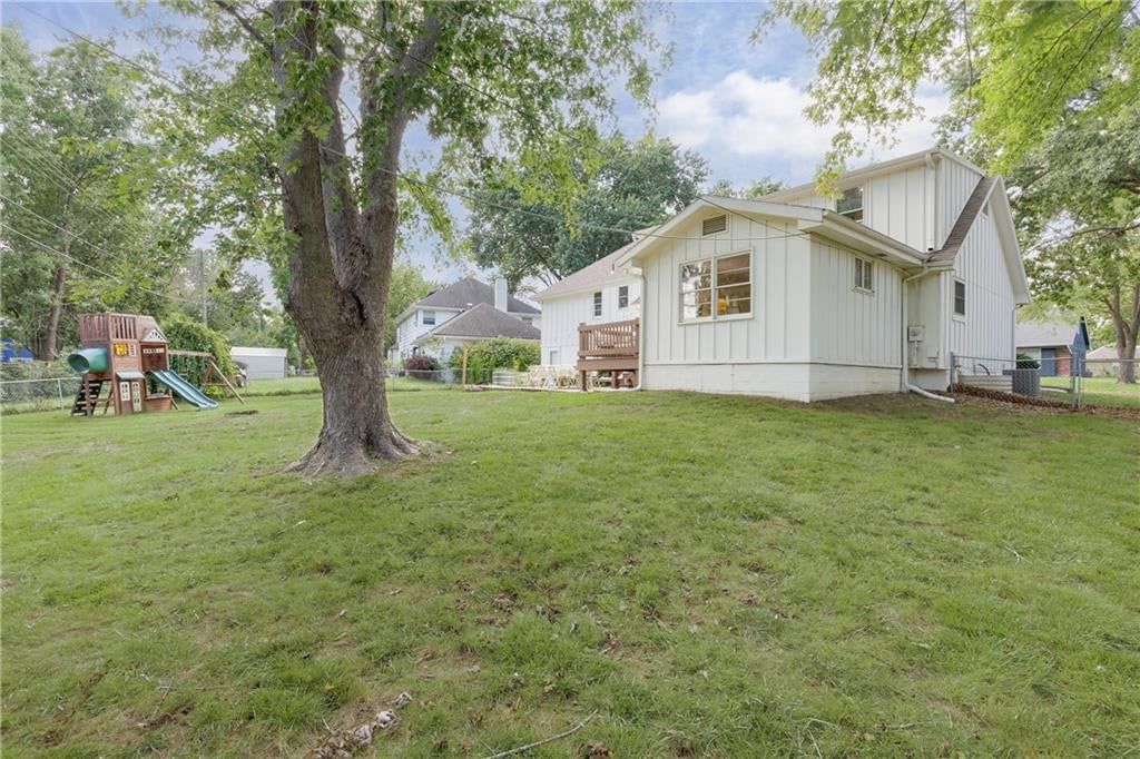 9809 Winslow Place — photo 41