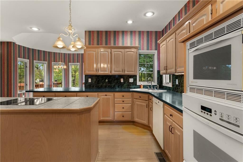 Photo 15 of 57 - 3317 Dominion Drive, Independence, MO 64055