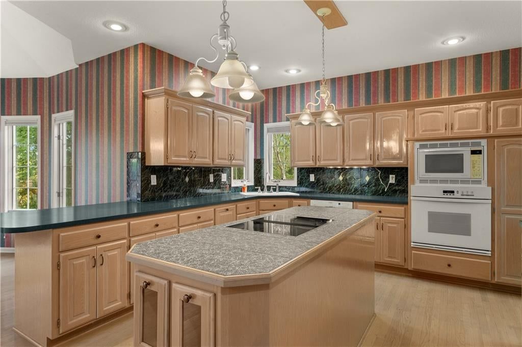 Photo 14 of 57 - 3317 Dominion Drive, Independence, MO 64055