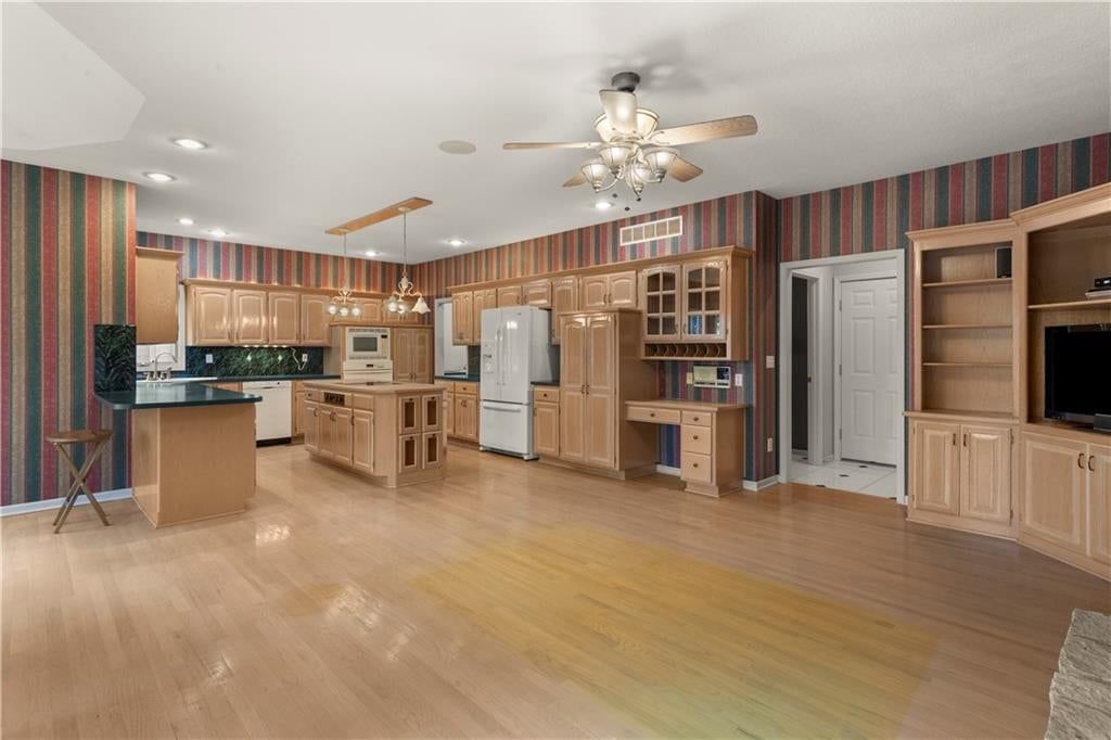 Photo 10 of 57 - 3317 Dominion Drive, Independence, MO 64055