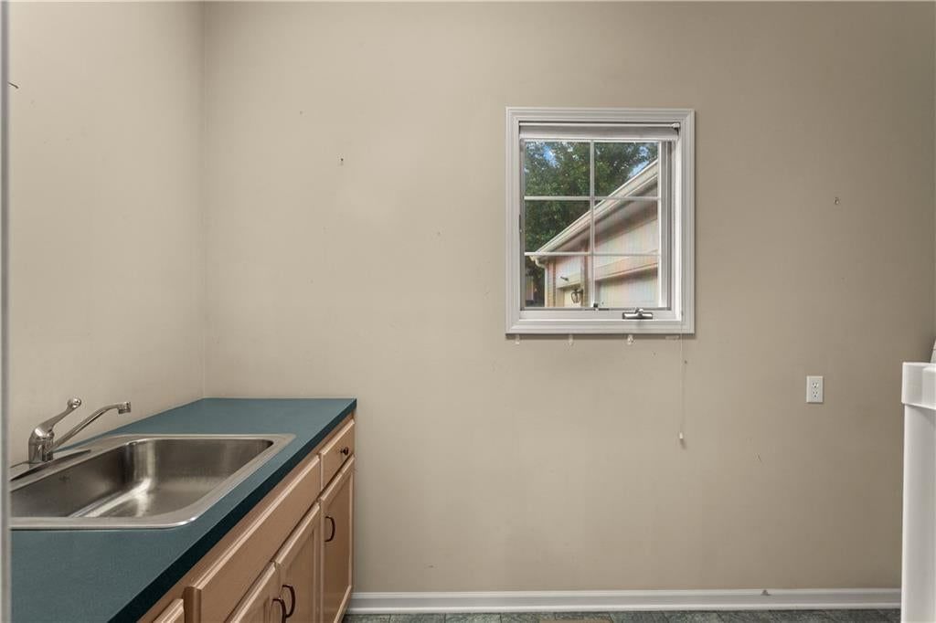 Photo 18 of 57 - 3317 Dominion Drive, Independence, MO 64055