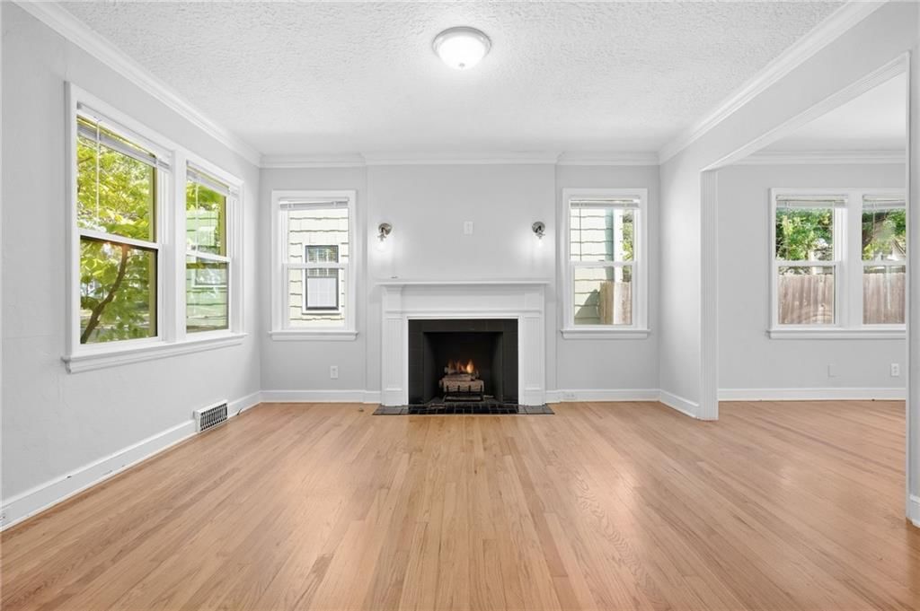 1009 W 77th Street — photo 4