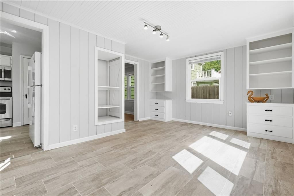 1009 W 77th Street — photo 10