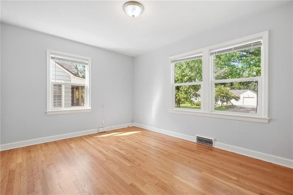 1009 W 77th Street — photo 15