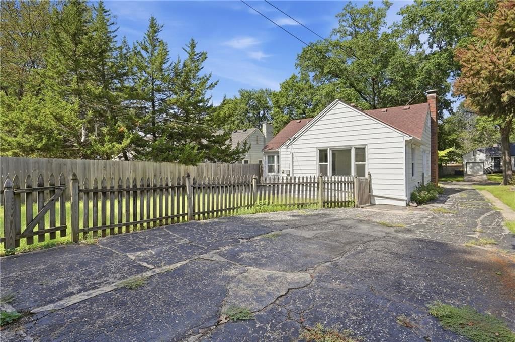 1009 W 77th Street — photo 22
