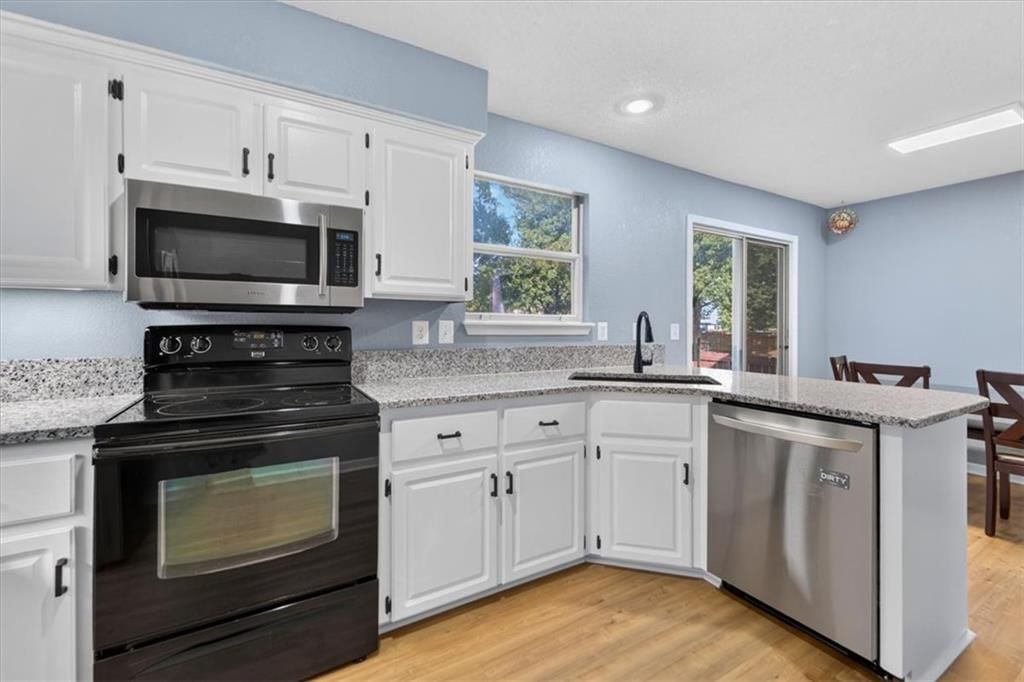 111 S Janell Drive — photo 14
