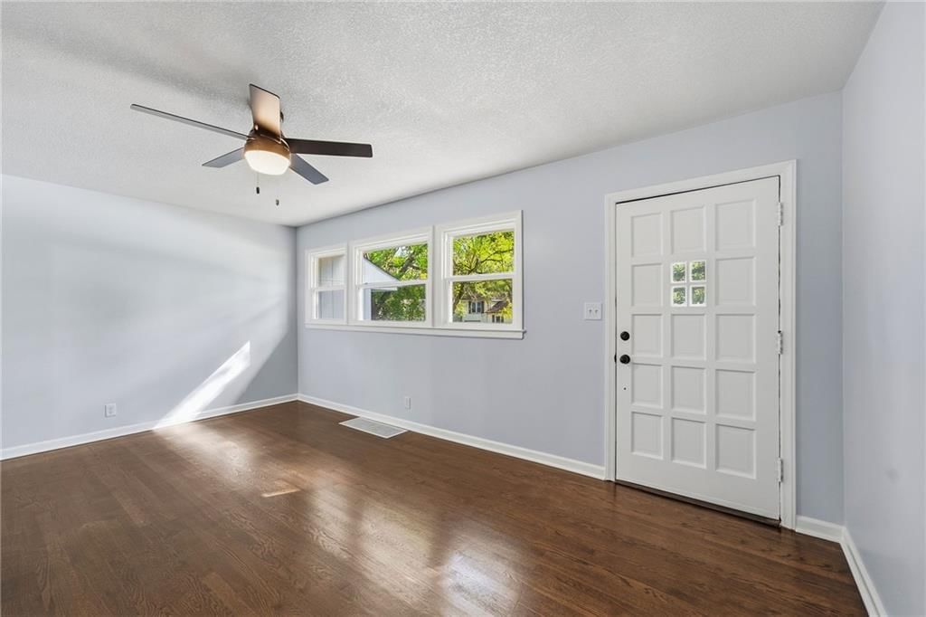 3028 S Hedges Avenue — photo 5