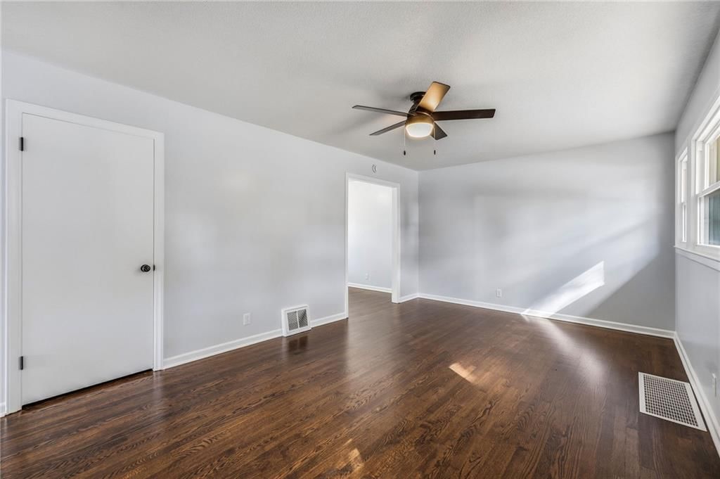 3028 S Hedges Avenue — photo 8